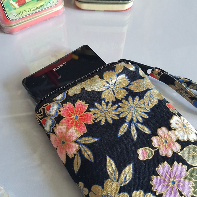 Etui zippé pour smartphone "Kanako" noir