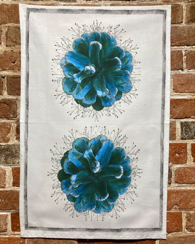 Tea towel 'Frosted pine cones' 