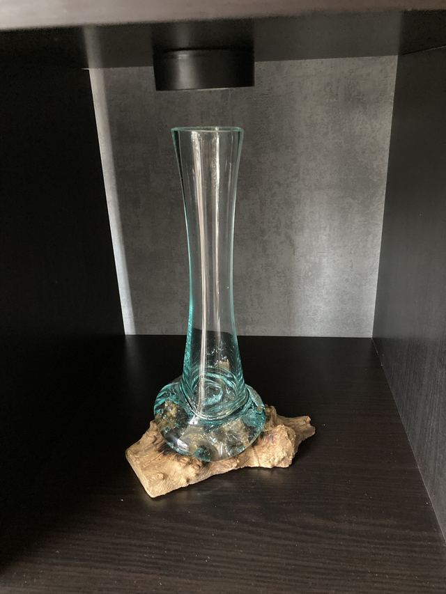 Unikat Glasvase auf Teakwurzel Unikat Nr. 3946 schmale mittlere Ausführung