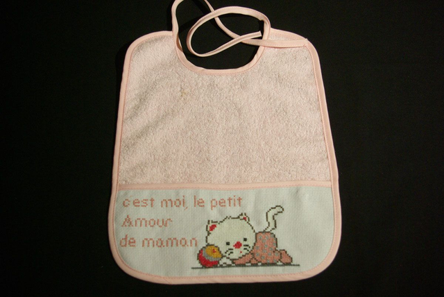 112-Bavoir brodé ROSE