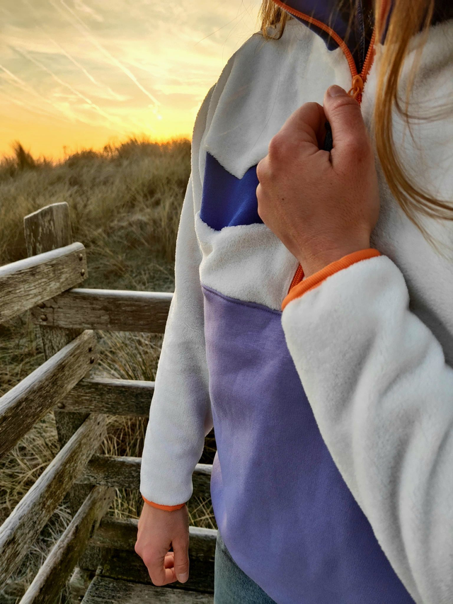 Pull polaire beige, lilas, bleu