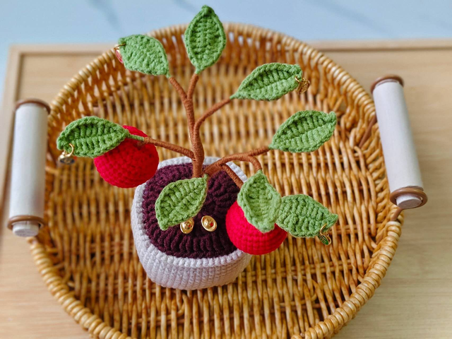 Crochet Apple tree planter