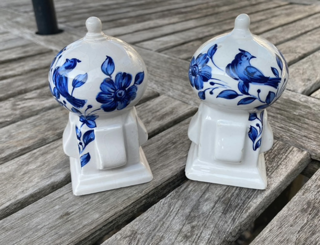Salt and pepper pot