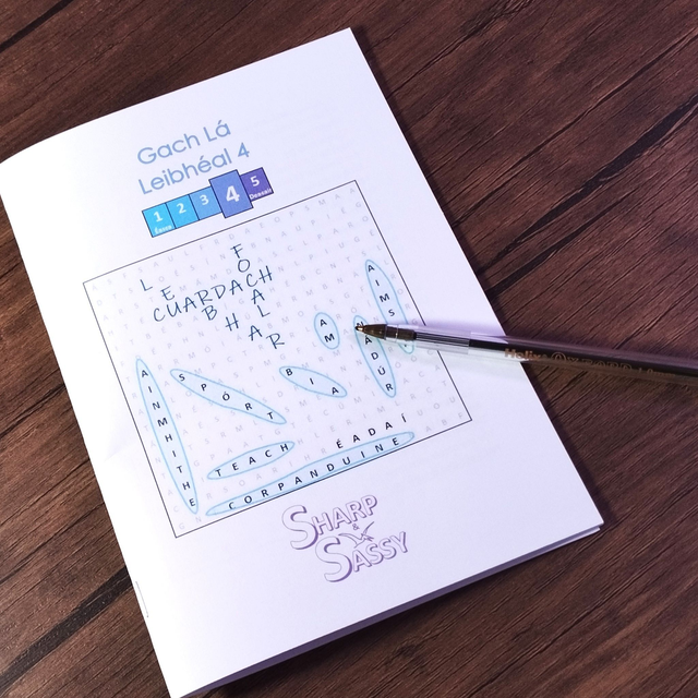 Leabhar Cuardach Focal (Leibhéal 4) - Crossword Book
