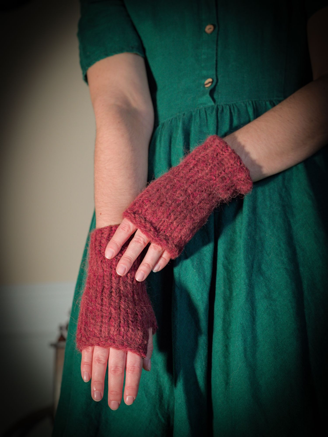 Mitaines en laine d&#039;alpaga et mérinos tricotées à la main rouge bordeaux