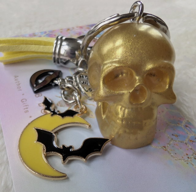 Mini Skull Keyring (Gold / Moon Bat Charm)