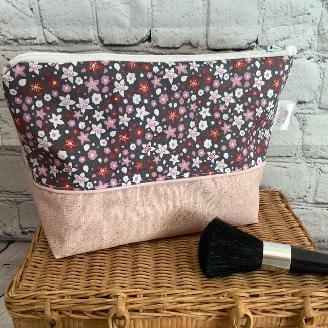 Trousse de toilette  fleurs roses et gris