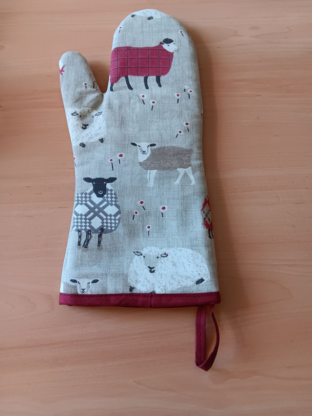 One Oven Gauntlet Baa Baa Peony Fabric 