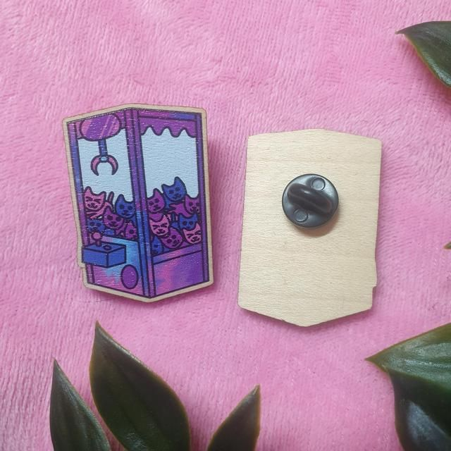 Claw Machine Wooden Pin Badge
