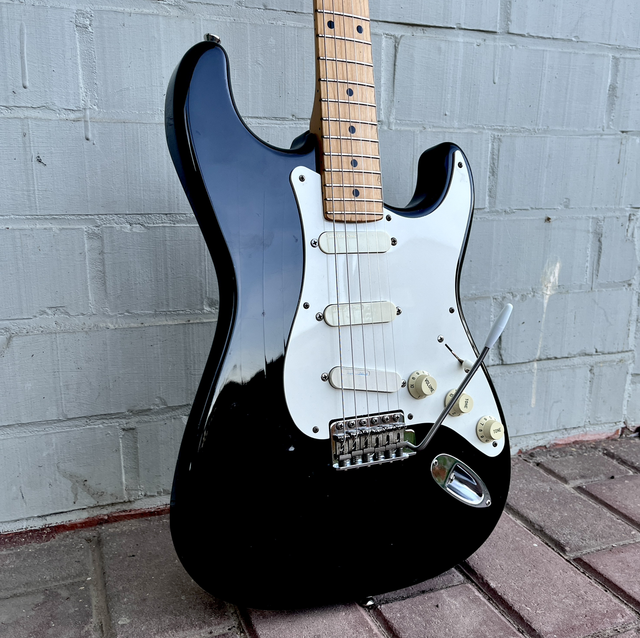 RARE 1994 Fender Japan ... ORDER MADE ... Stratocaster (Eric Clapton &quot;Blackie&quot; CUSTOM SHOP Specs: Lace Sensor, V shape Neck, 25 dB Mid Boost, ...)