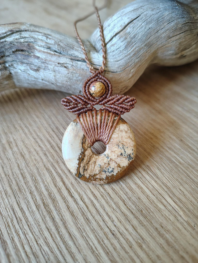 Colliers donuts en macramé