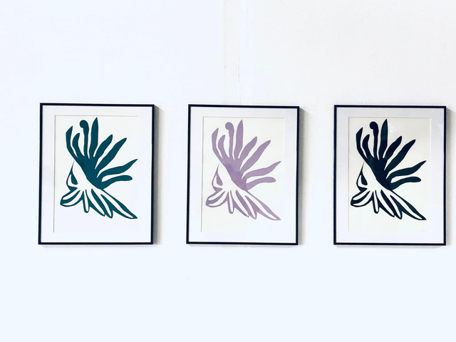 Les 3 sérigraphies  signées et numérotées, sur papier Offset 300g, format 45x32 cm.