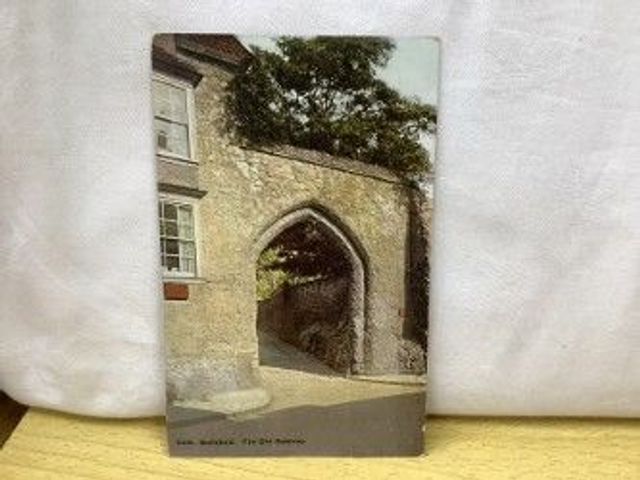 Guildford, The Old Gateway, Surrey, Posted 1907, Unbranded Postcard. Our Ref No. R60 £2.25