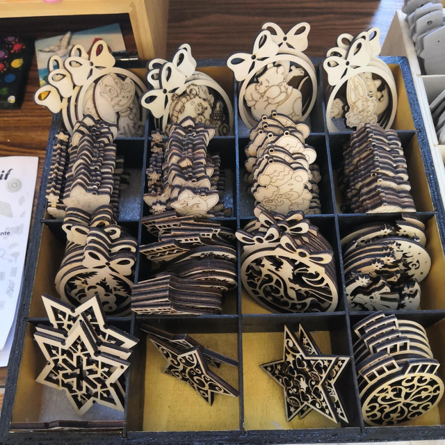 003.Boule en bois de Noël