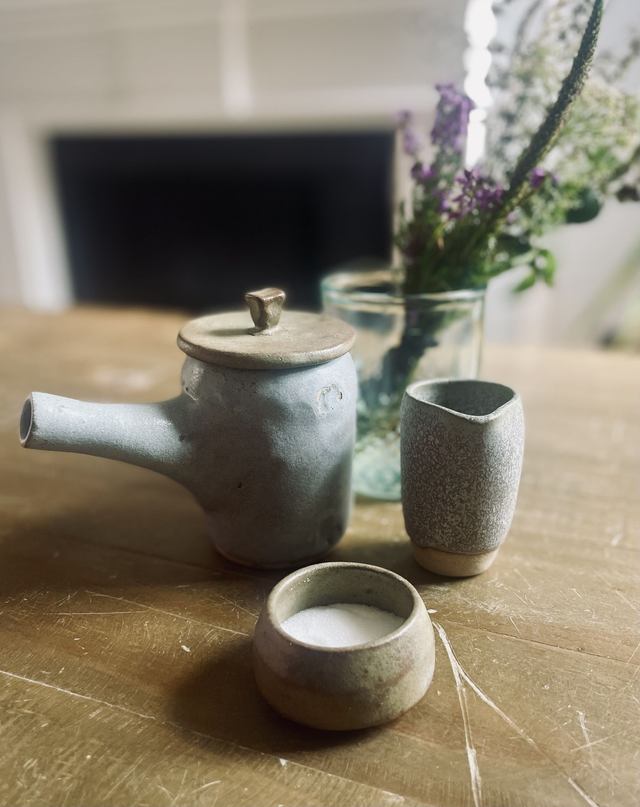 Teapot, milk jug ad sugar bowl set.