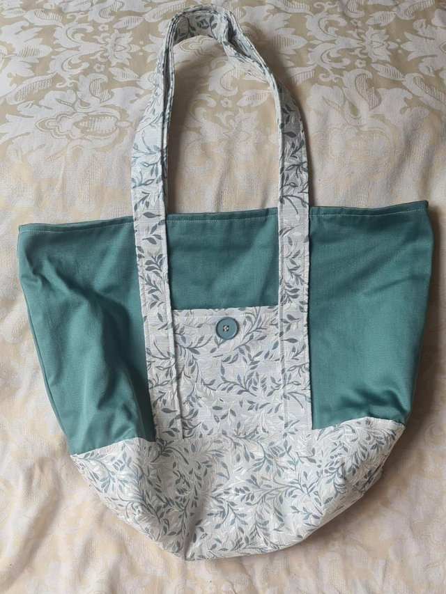 Green / Cream Foliage 'Daffodil' Beach Bag
