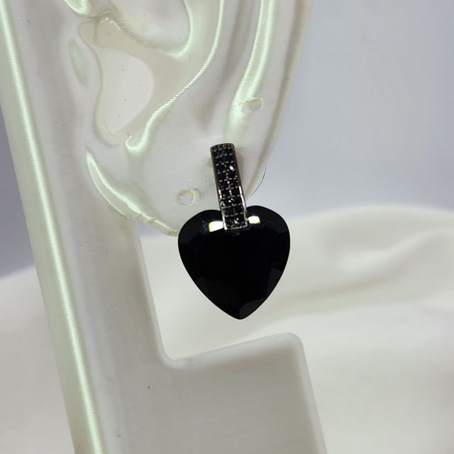 Brinco Coração Facetado Preto Ródio Negro