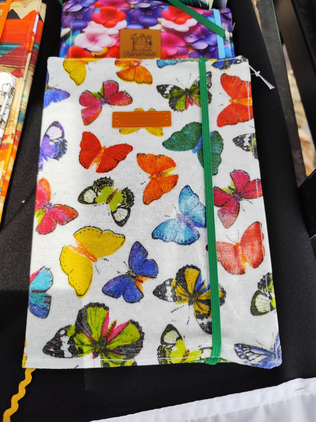 Capa universal plastificada para livros 