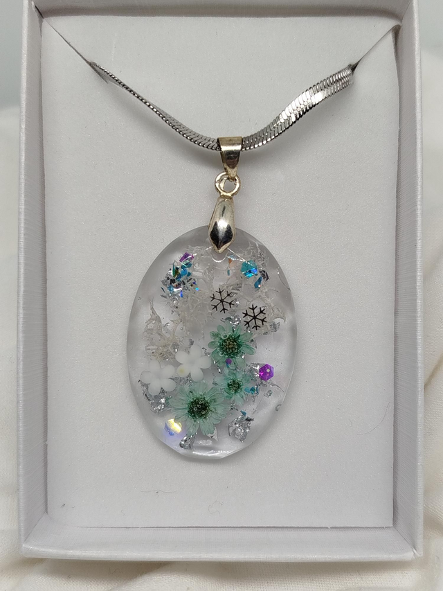 Collier pendentif Lou coloris bleu blanc 