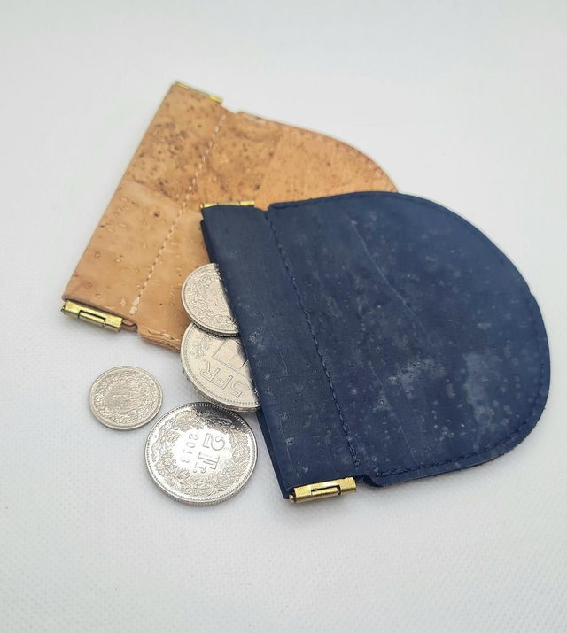 Porte-pièces plat à pince en liège naturel ou teinté bleu marine 