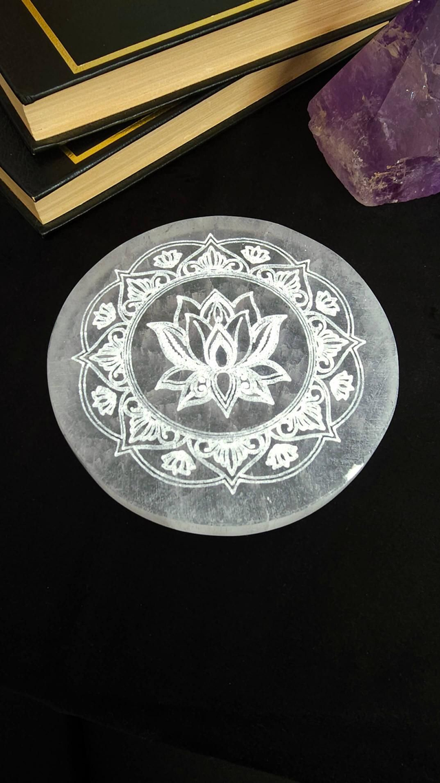 Plaque en Sélénite Fleur de Lotus - Rechargement des pierres