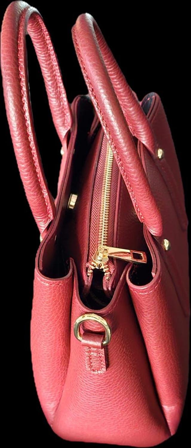 SAC A MAIN CUIR VACHETTE ROUGE AVEC POIGNETS ET SANGLE
