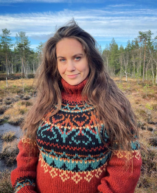 Alasuq Polar Sweater Kit - Col 12 (Copper Red &amp; Black) - Wool &amp; Pattern - Linka Neumann