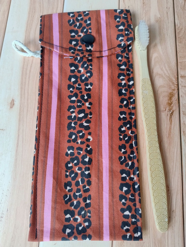 Pochette à brosse à dent