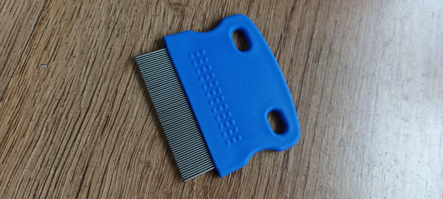 Large handle flea comb 