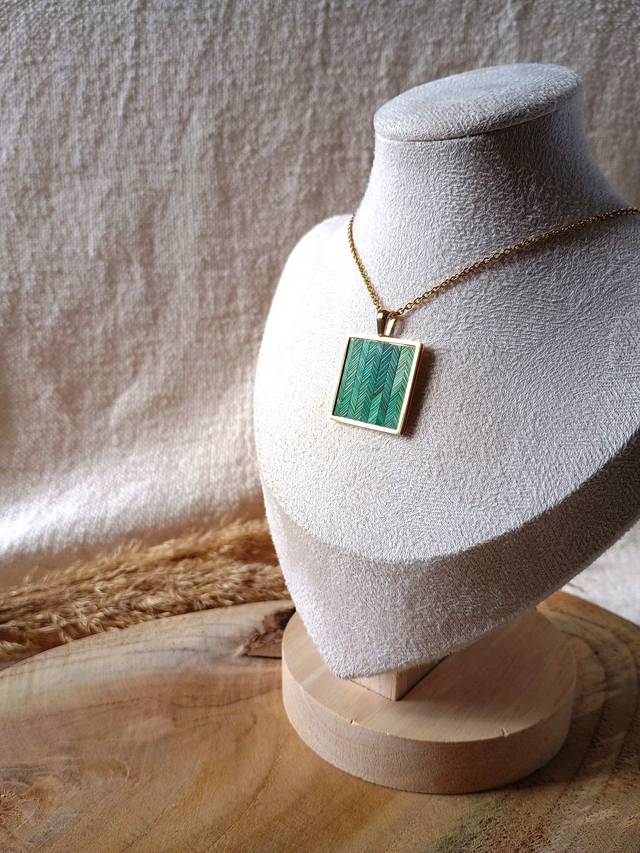 Collier MÉDAILLON Chevron Vert jungle - Acier inoxydable doré à l'or