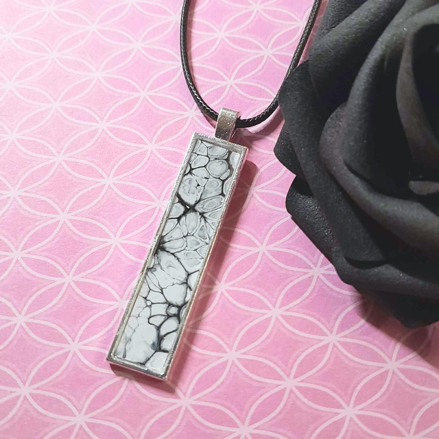 EVE - Collier - Métal argenté - Noir et blanc