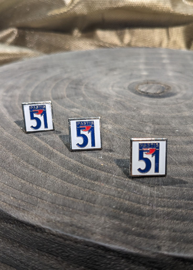 PRECOMMANDE - "Pastagà" - Mono Boucles - Pins Pastis 51, Cuir Blanc (Vendues à l'unité)