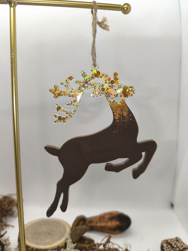 Cerf de Noël dorée et taume 