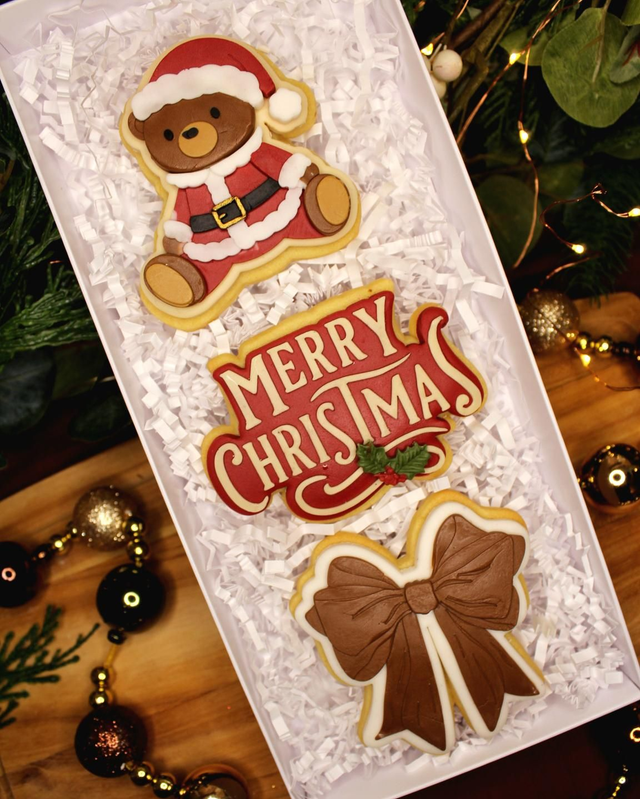 Trio Christmas Bear Luxury Biscuits Gift