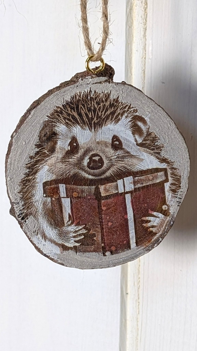 Hedgehog with gift - Log slice