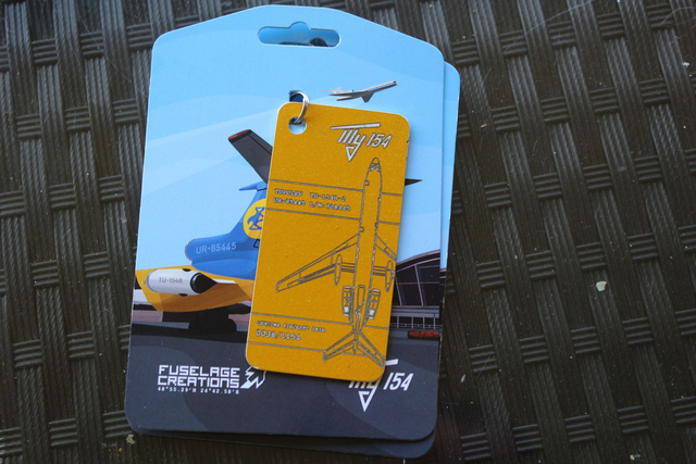 Ukrainian TU-154B-2 (UR85445) yellow, Keyring/ Aviationtag/ Fuselage