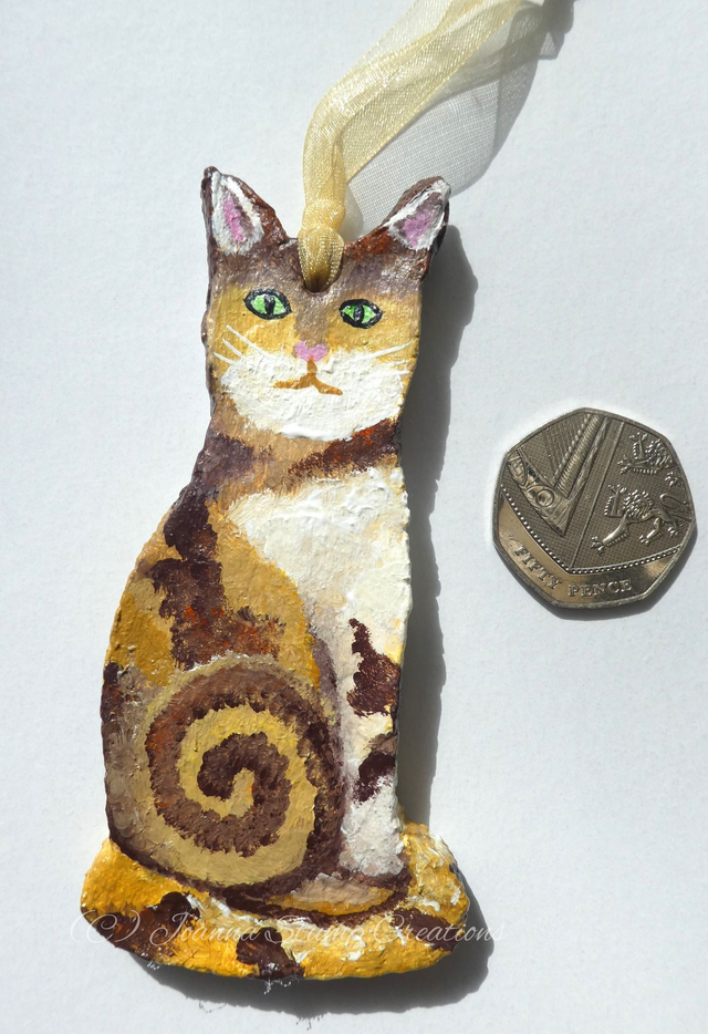 Wonderful "Animal Inspirations" Hanging Gift. "Tortoiseshell Cat". With an inspirational motto on the reverse.