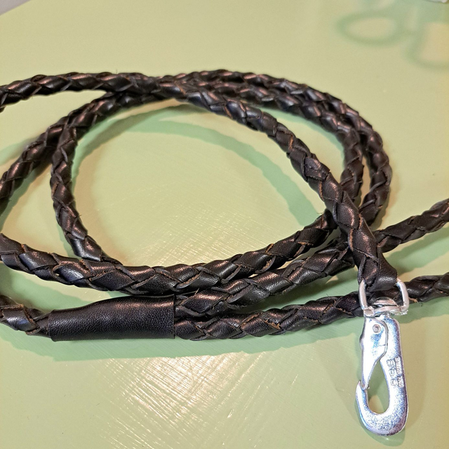 Talutushihna, musta salmiakkipunos 