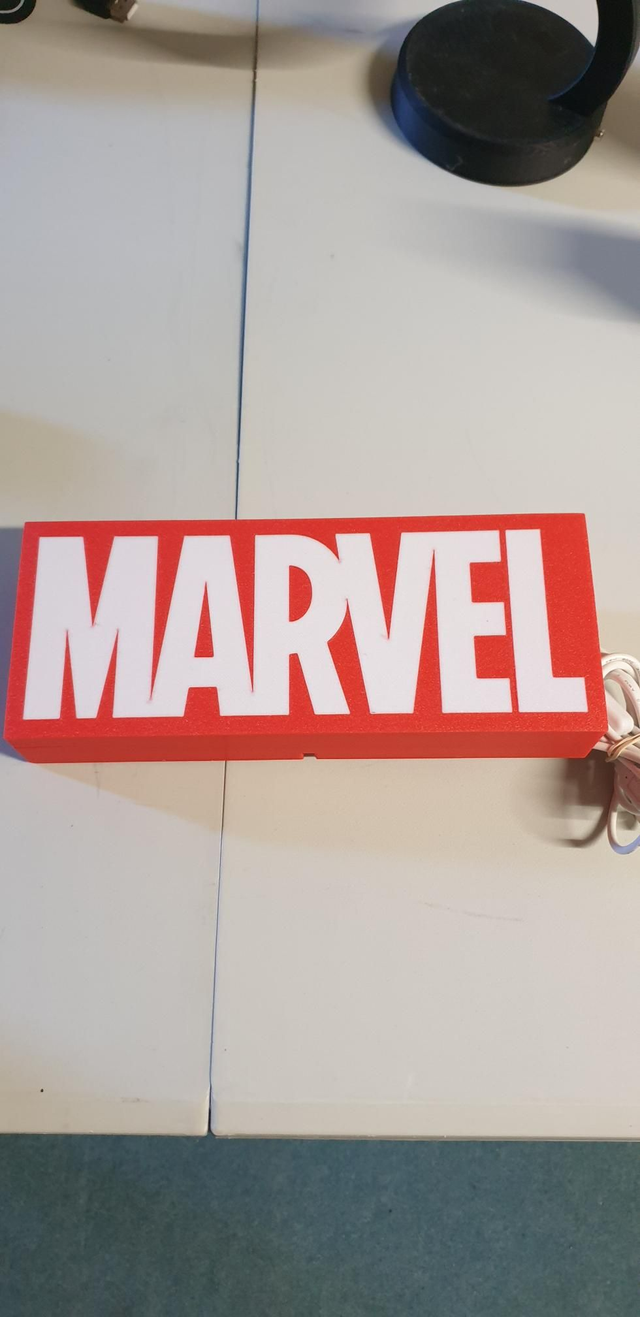 Lampe Marvel Rouge