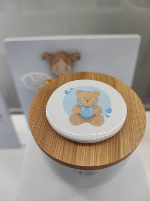 Candela Profumata in porcellana e legno con inserto orsetto