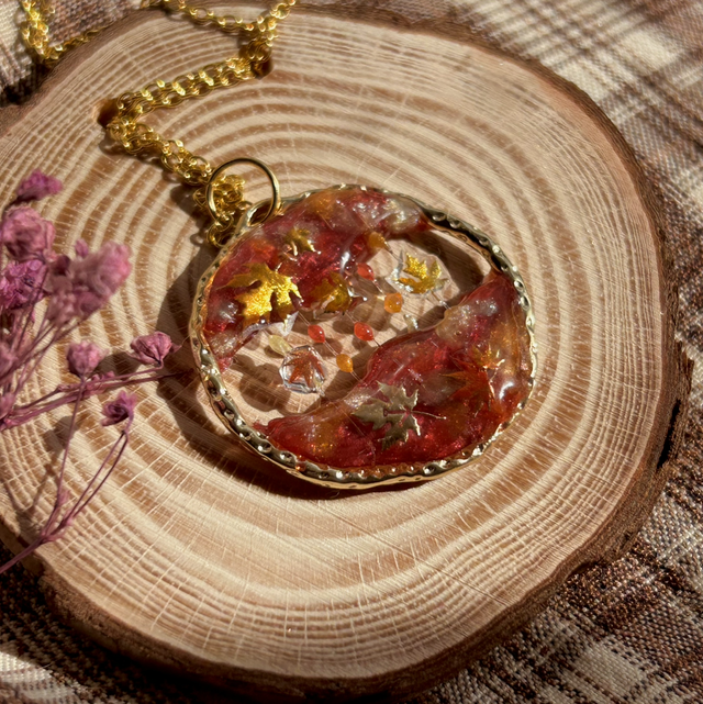 Cosy Autumn - Falling Autumn Leaves Necklace