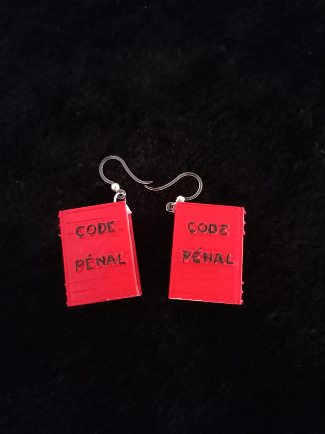 Boucles d'oreilles code pénal 