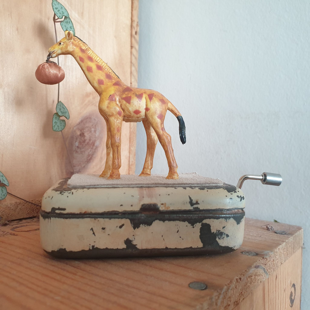 La girafe- boîte à musique - exemplaire unique