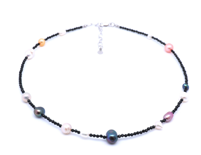 Schwarze Spinellkette mit bunten Süßwasserperlen - Verena kurz 2