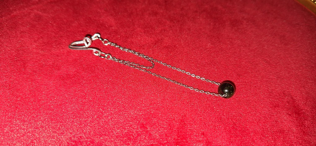 Silver earcuff with double chain and a green goldstone