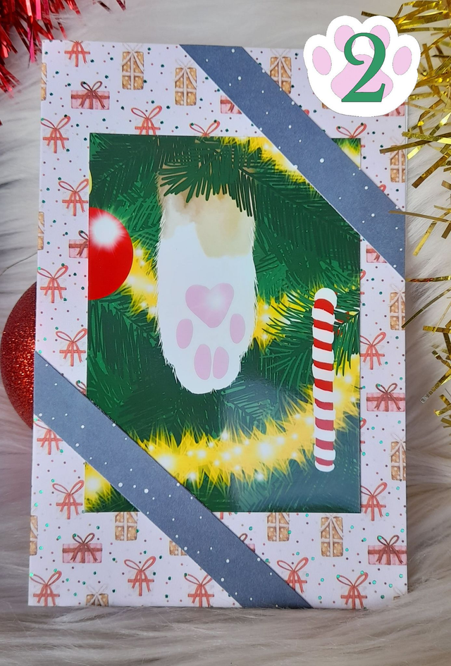 Carte de voeux Pattoune de chat dans sapin