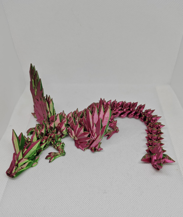 Dragon cristal avec des ailes