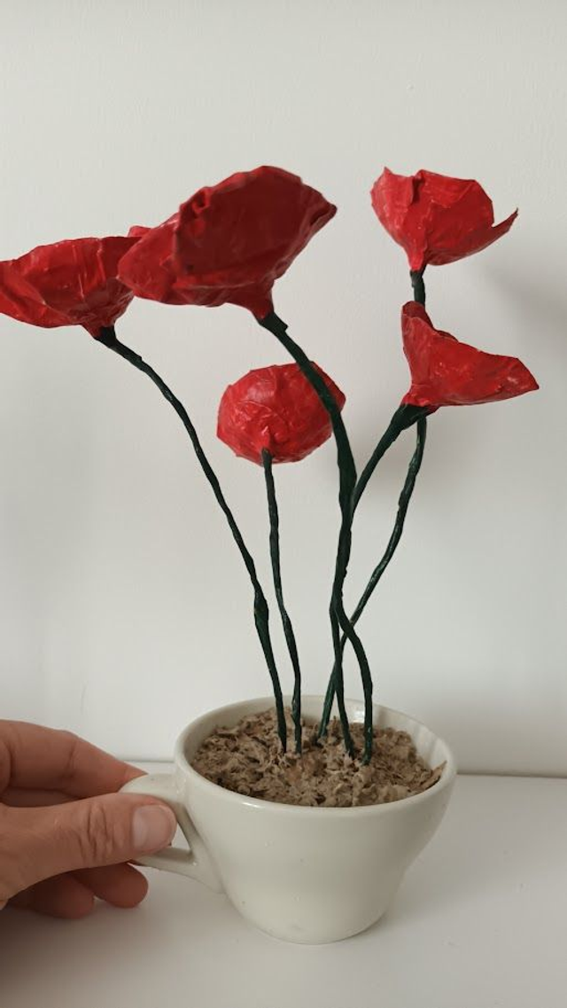 TASSE DE 5 COQUELICOTS , fait main, papier mâché, fleurs éternelle, à offrir ou pour sa décoration,