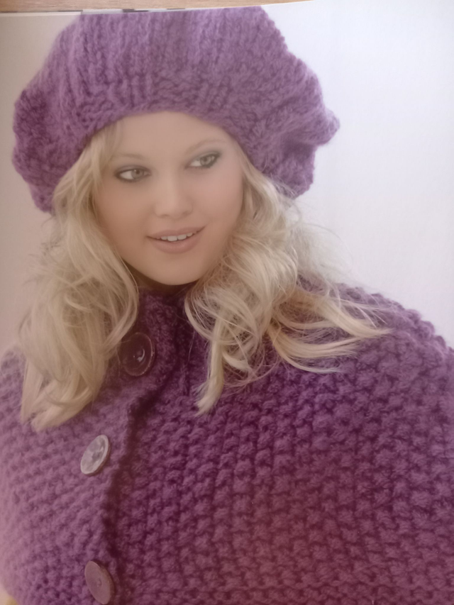Patroon 5026 Schoudercape en Baret van Misty