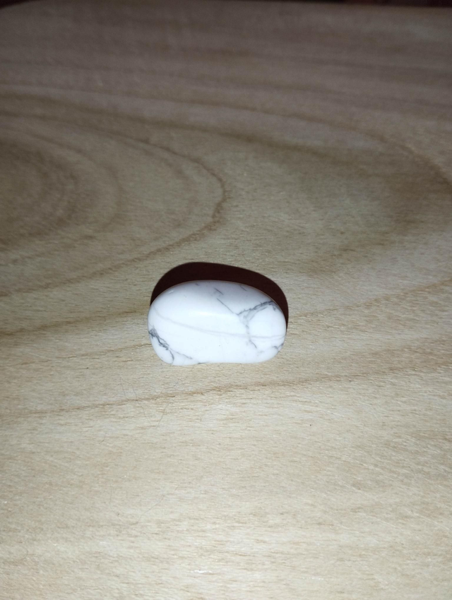 Howlite pierre roulée 